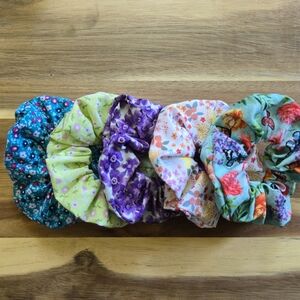 Floral Patterned Hair Scrunchies Set